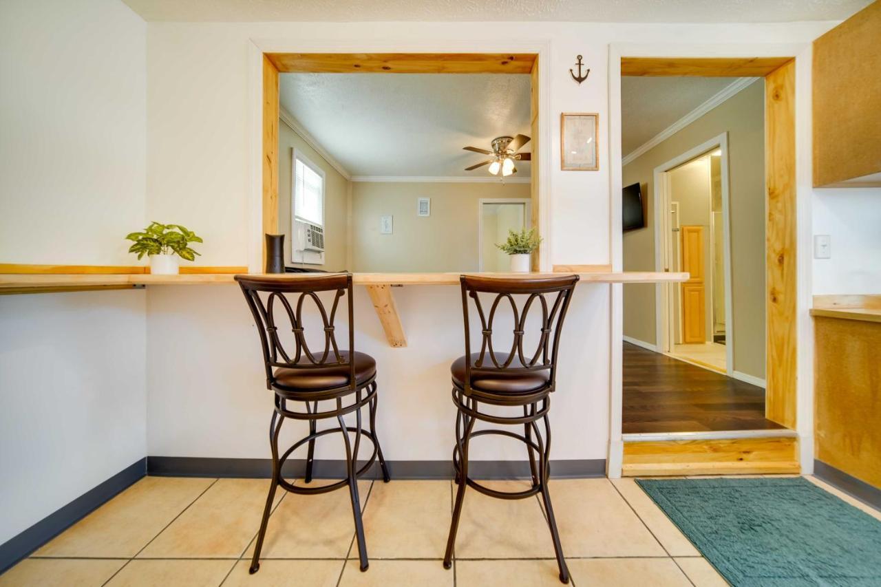Geneva Cottage With Patio - Walk To Park, Lake Erie! Exterior photo